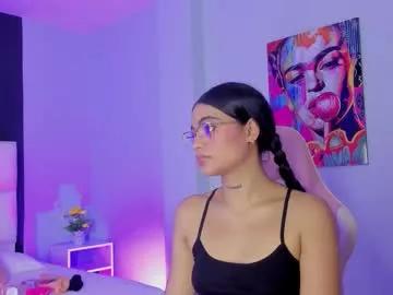 Discover our girls online shows and discover the company of countless livestreamers, with stunning shapes, sex toys and more.