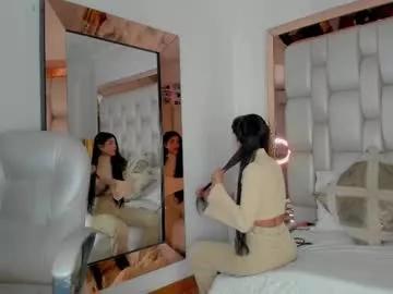 Discover our girls online shows and discover the company of countless livestreamers, with stunning shapes, sex toys and more.