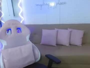 Discover our girls online shows and discover the company of countless livestreamers, with stunning shapes, sex toys and more.