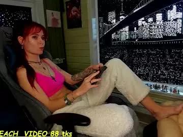 Discover our girls online shows and discover the company of countless livestreamers, with stunning shapes, sex toys and more.