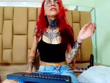 Discover our girls online shows and discover the company of countless livestreamers, with stunning shapes, sex toys and more.