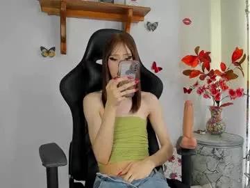Discover our girls online shows and discover the company of countless livestreamers, with stunning shapes, sex toys and more.