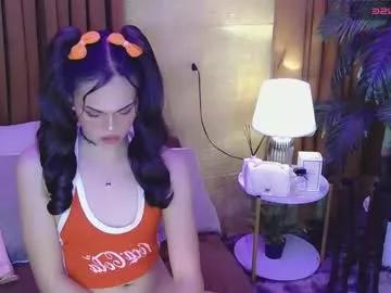 Discover our girls online shows and discover the company of countless livestreamers, with stunning shapes, sex toys and more.