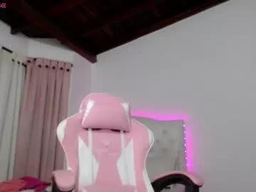 Discover our girls online shows and discover the company of countless livestreamers, with stunning shapes, sex toys and more.
