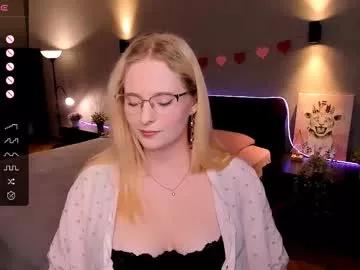 sheslinki from Chaturbate