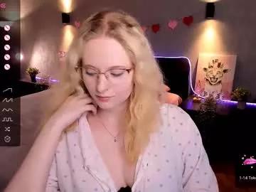 sheslinki from Chaturbate