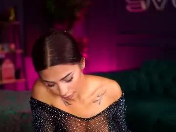Discover our girls online shows and discover the company of countless livestreamers, with stunning shapes, sex toys and more.