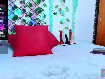 Discover our girls online shows and discover the company of countless livestreamers, with stunning shapes, sex toys and more.
