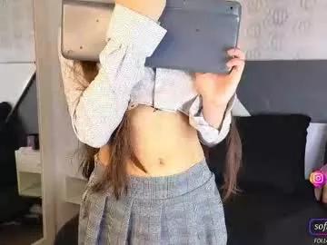 Discover our girls online shows and discover the company of countless livestreamers, with stunning shapes, sex toys and more.
