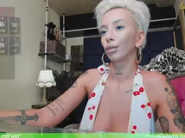 Discover our girls online shows and discover the company of countless livestreamers, with stunning shapes, sex toys and more.
