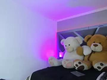 Discover our girls online shows and discover the company of countless livestreamers, with stunning shapes, sex toys and more.