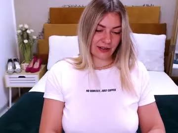 Discover our girls online shows and discover the company of countless livestreamers, with stunning shapes, sex toys and more.