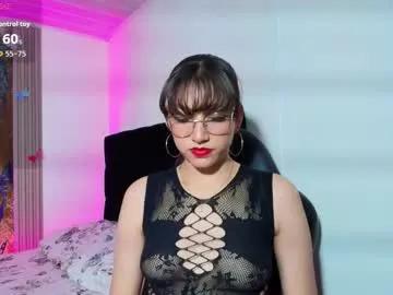 Discover our girls online shows and discover the company of countless livestreamers, with stunning shapes, sex toys and more.