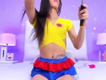 Discover our girls online shows and discover the company of countless livestreamers, with stunning shapes, sex toys and more.