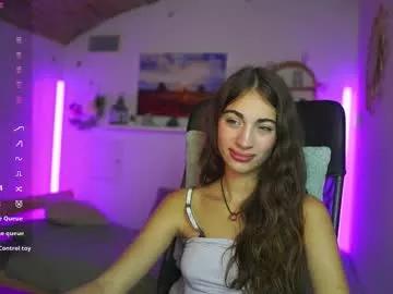 Discover our girls online shows and discover the company of countless livestreamers, with stunning shapes, sex toys and more.