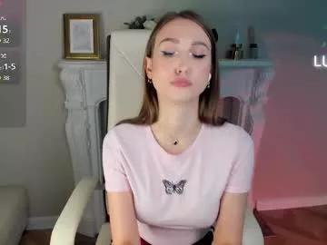 Discover our girls online shows and discover the company of countless livestreamers, with stunning shapes, sex toys and more.