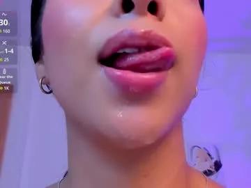 Discover our girls online shows and discover the company of countless livestreamers, with stunning shapes, sex toys and more.