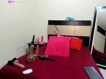 Discover our girls online shows and discover the company of countless livestreamers, with stunning shapes, sex toys and more.