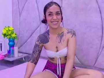 Discover our girls online shows and discover the company of countless livestreamers, with stunning shapes, sex toys and more.