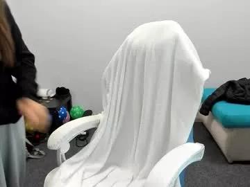 Discover our girls online shows and discover the company of countless livestreamers, with stunning shapes, sex toys and more.