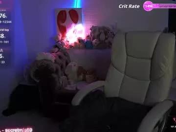 Discover our girls online shows and discover the company of countless livestreamers, with stunning shapes, sex toys and more.