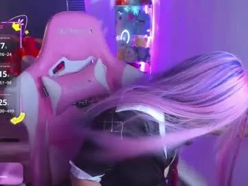 Discover our girls online shows and discover the company of countless livestreamers, with stunning shapes, sex toys and more.