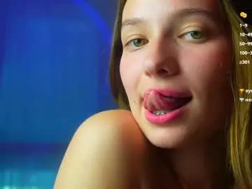 sweet__kitty__11 from Chaturbate