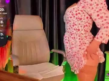 Discover our girls online shows and discover the company of countless livestreamers, with stunning shapes, sex toys and more.