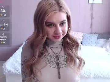 Discover our girls online shows and discover the company of countless livestreamers, with stunning shapes, sex toys and more.