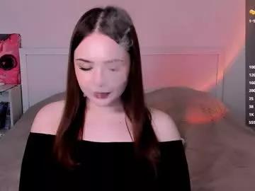 Discover our girls online shows and discover the company of countless livestreamers, with stunning shapes, sex toys and more.