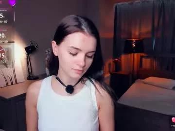 synne_glows from Chaturbate