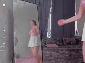 Discover our girls online shows and discover the company of countless livestreamers, with stunning shapes, sex toys and more.