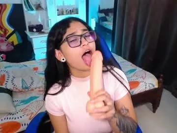 Discover our girls online shows and discover the company of countless livestreamers, with stunning shapes, sex toys and more.