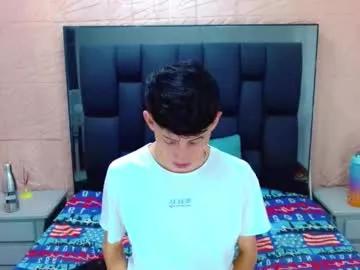 Discover our girls online shows and discover the company of countless livestreamers, with stunning shapes, sex toys and more.