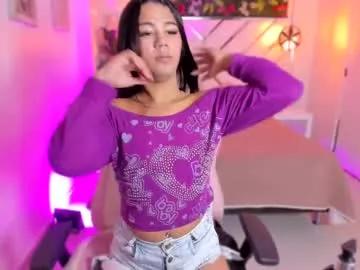 Discover our girls online shows and discover the company of countless livestreamers, with stunning shapes, sex toys and more.