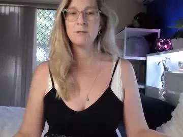 total_aussie_milfs from Chaturbate