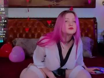 Discover our girls online shows and discover the company of countless livestreamers, with stunning shapes, sex toys and more.
