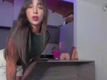 Discover our girls online shows and discover the company of countless livestreamers, with stunning shapes, sex toys and more.