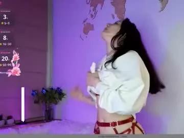 Discover our girls online shows and discover the company of countless livestreamers, with stunning shapes, sex toys and more.