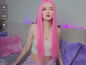 Discover our girls online shows and discover the company of countless livestreamers, with stunning shapes, sex toys and more.