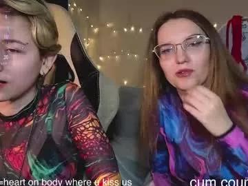 Discover our girls online shows and discover the company of countless livestreamers, with stunning shapes, sex toys and more.