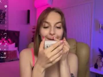vikky_moon from Chaturbate