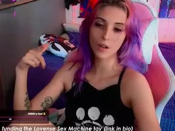 Discover our girls online shows and discover the company of countless livestreamers, with stunning shapes, sex toys and more.