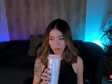 Discover our girls online shows and discover the company of countless livestreamers, with stunning shapes, sex toys and more.