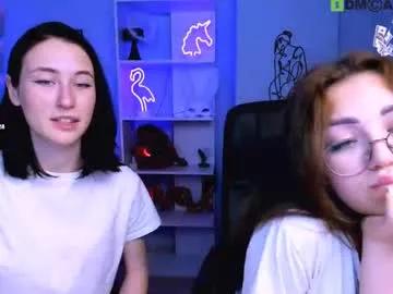 Discover our girls online shows and discover the company of countless livestreamers, with stunning shapes, sex toys and more.