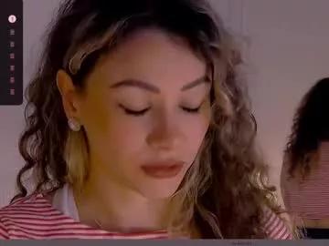 Discover our girls online shows and discover the company of countless livestreamers, with stunning shapes, sex toys and more.