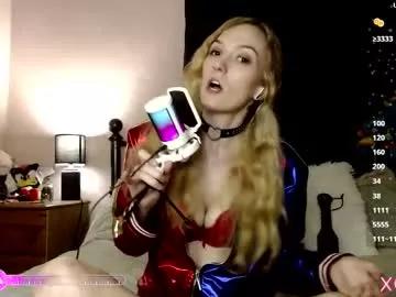 Discover our girls online shows and discover the company of countless livestreamers, with stunning shapes, sex toys and more.