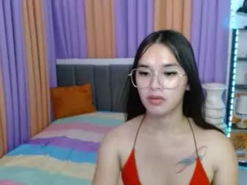 xxbigcockchloexx from Chaturbate
