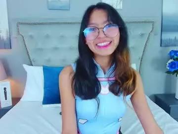 yommi_winx from Chaturbate
