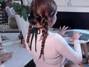 Discover our girls online shows and discover the company of countless livestreamers, with stunning shapes, sex toys and more.